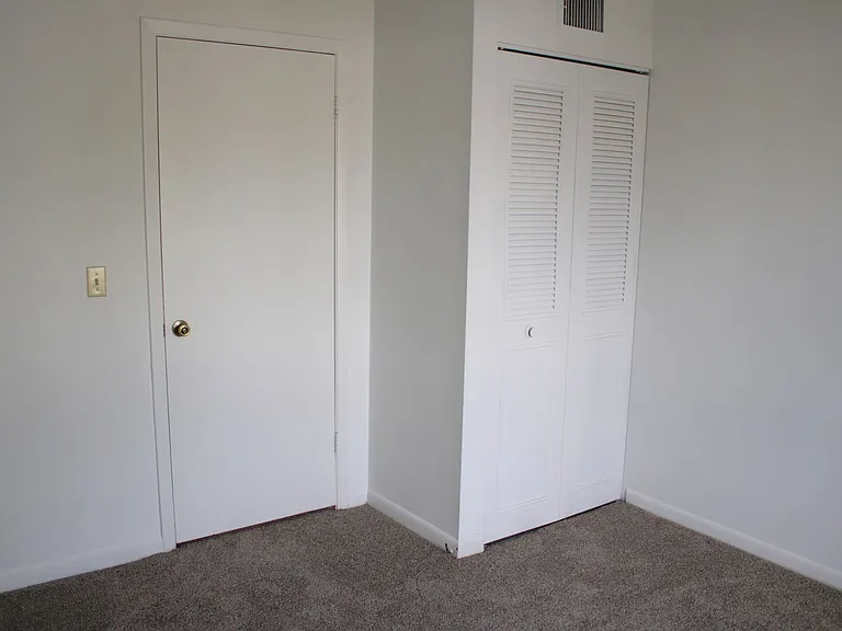 952 Courtyard Ln #12 — Photo 18