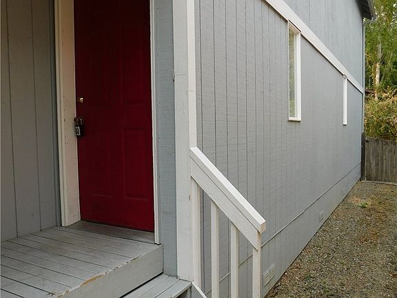 2nd image of 6528 NE Pine St
