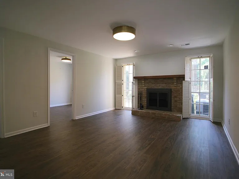436 N Park Dr — Photo 24