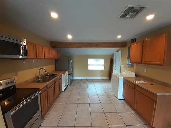 3rd image of 2526 Bonneville Dr