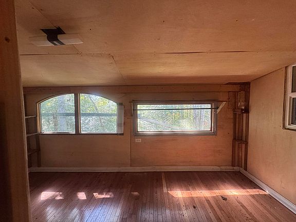 3rd image of 516 Gross Rd
