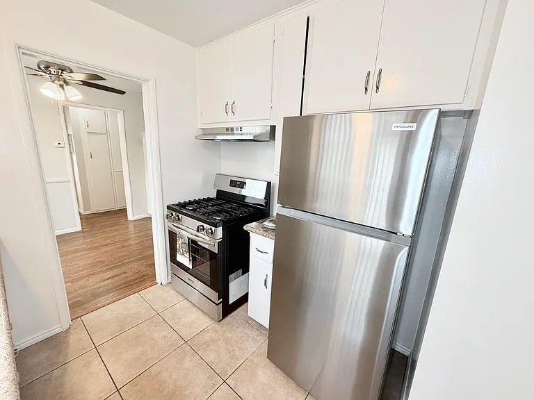 606 W Foothill Blvd — Photo 17