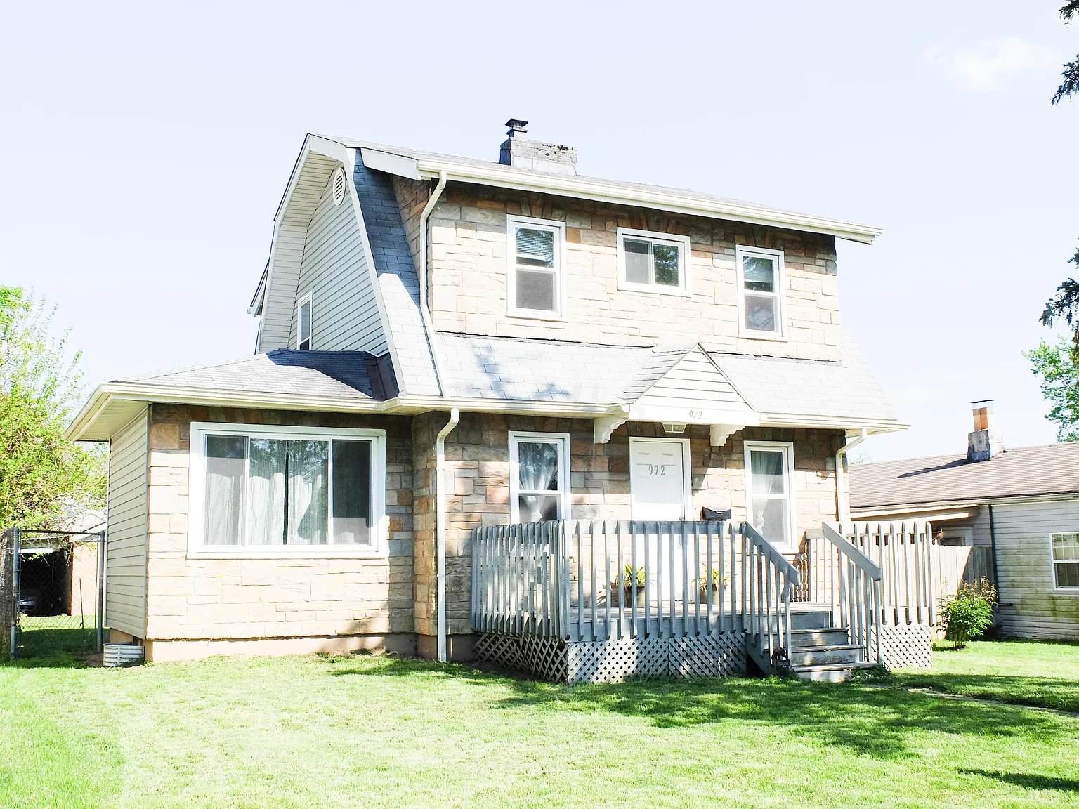 972 Midland Ave photo 1