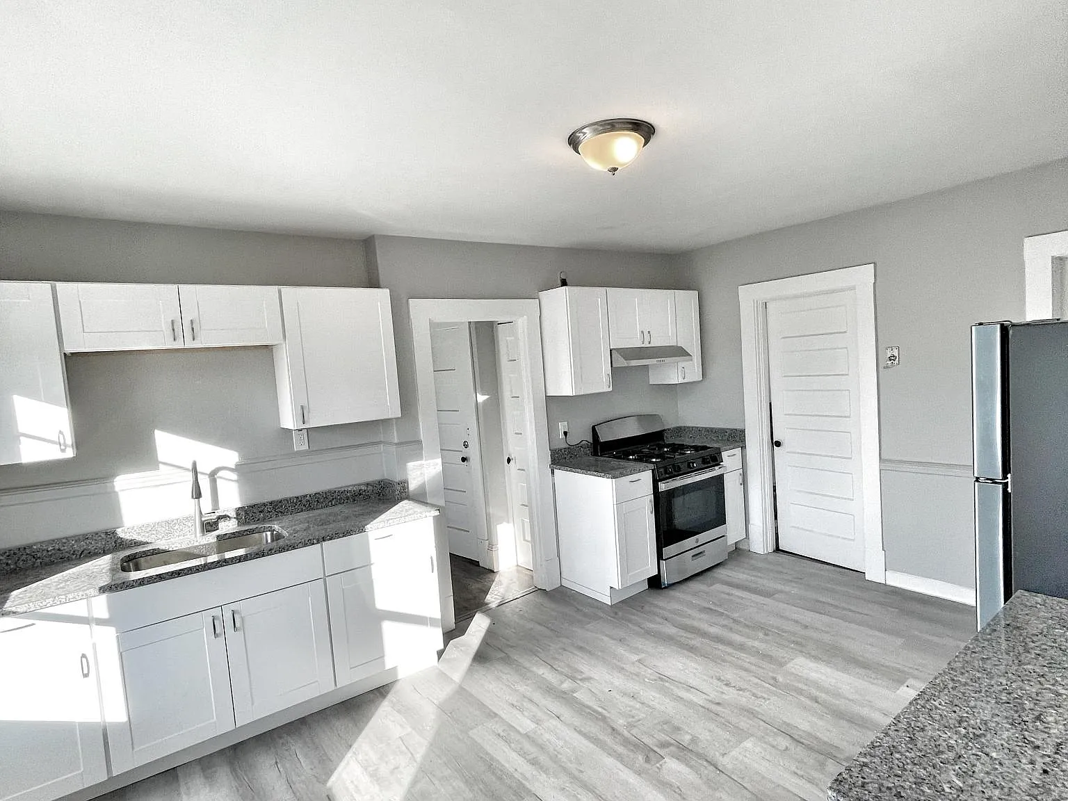 3 bed, 1245 sqft, $1,950 — Photo 1