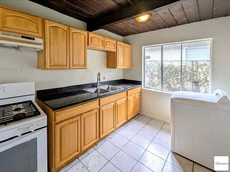 520 N Livermore Ave — Photo 2