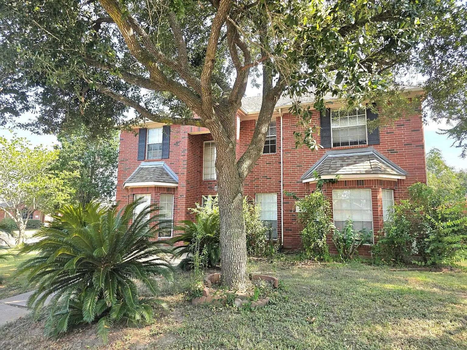 4 bed, 2.5 bath, 2513 sqft, $2,350 — Photo 2