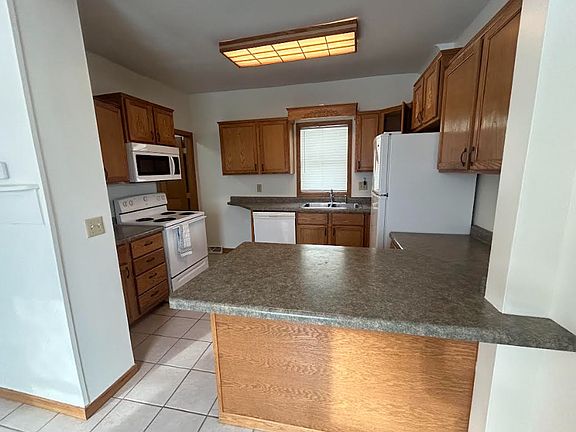 2nd image of 319 N 61st Ave W
