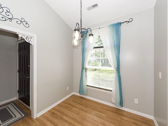 5th image of 1104 Alwyn Blvd