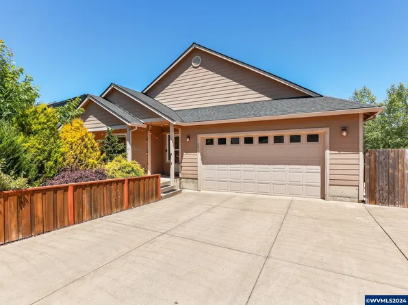 3011 NW 2nd St, McMinnville, OR 97128