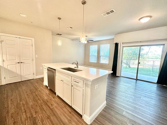 4th image of 1601 Riney Rd Unit 104