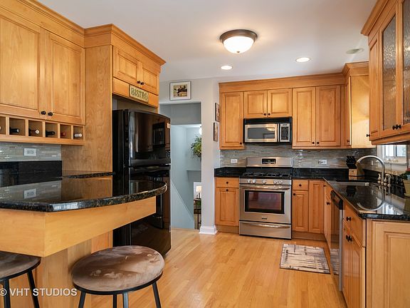 4th image of 571 Arlene Dr