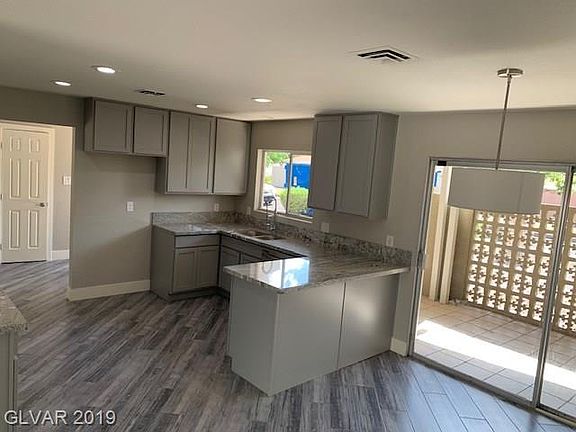 4th image of 1104 Ironwood Dr