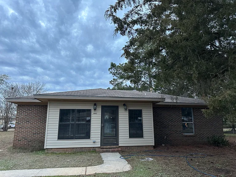 1002 Snowden Dr — Photo 1