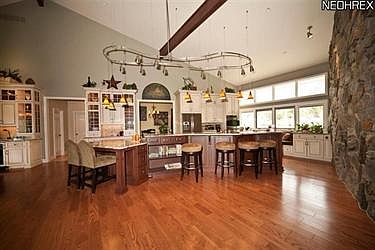 3rd image of 687 Glen Eden Ct
