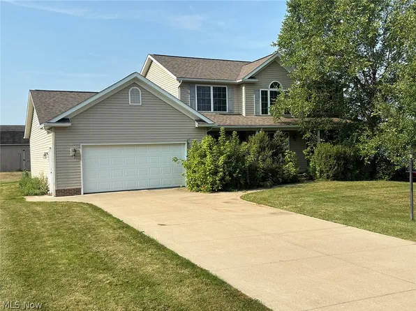 1196 Marigold St NW, Hartville, OH 44632