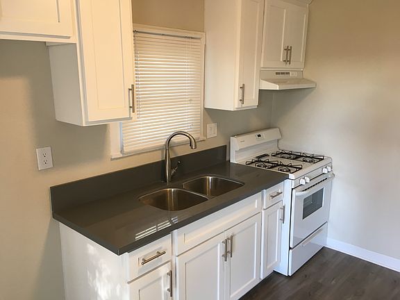 5th image of 1121 W 101st St