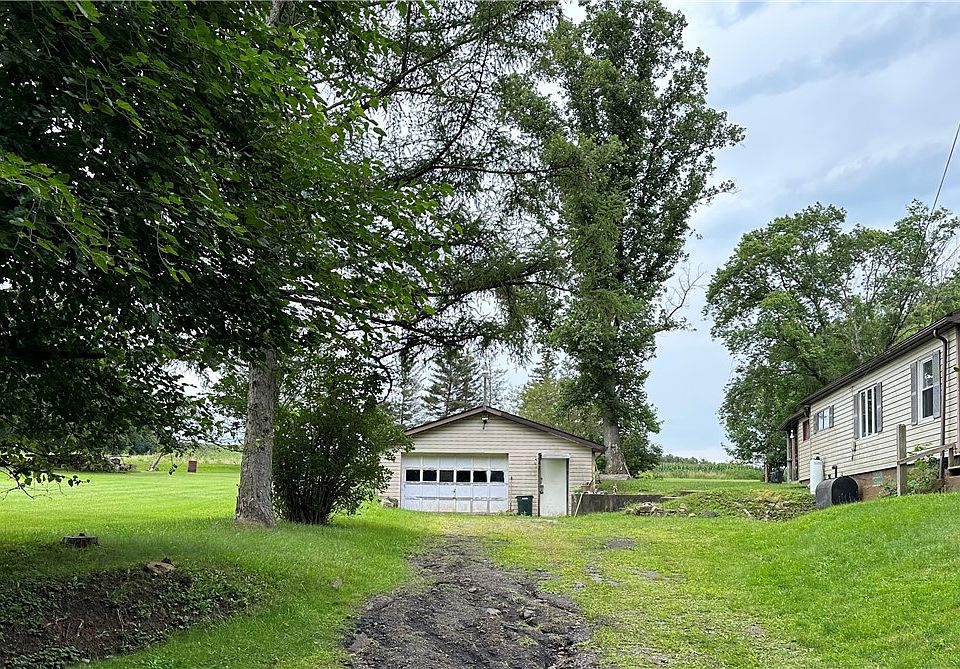 2nd image of 569 Claytonia Rd
