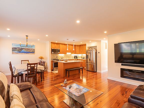 4th image of 738 Grouse Ct