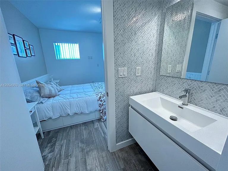 1035 Euclid Ave #27 — Photo 3