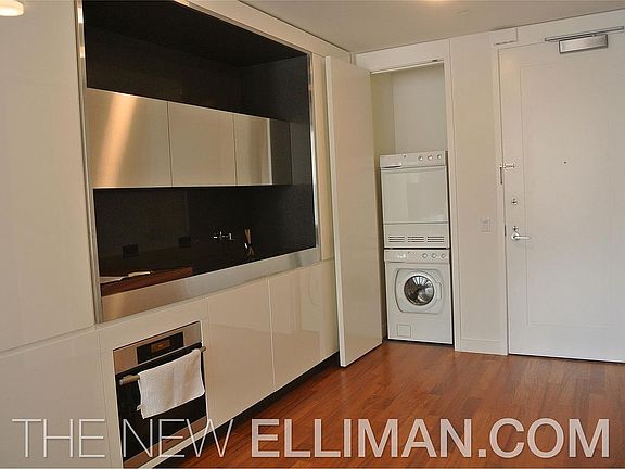 5th image of 15 William St #25F