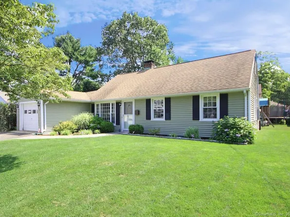 25 Saddle Rd, Norwalk, CT 06851