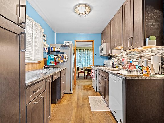 5th image of 614 W Elm St