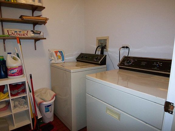 4th image of 1546 Williamsburg Dr