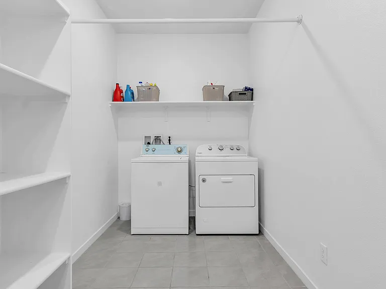 11596 S Crescent St — Photo 17