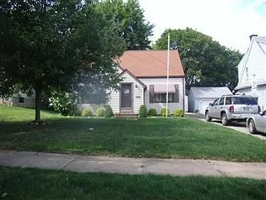 93 Como Ave photo 1
