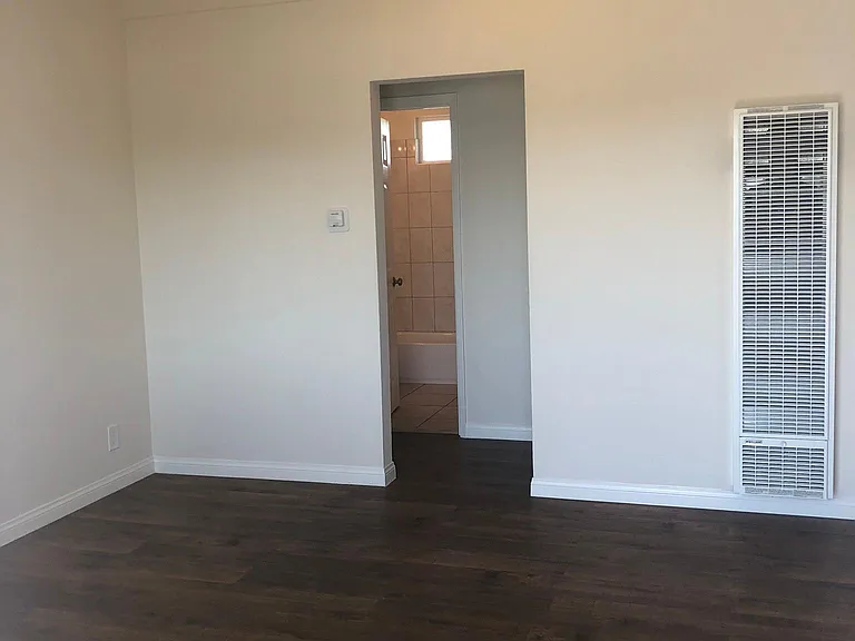 11821 Orange St — Photo 3