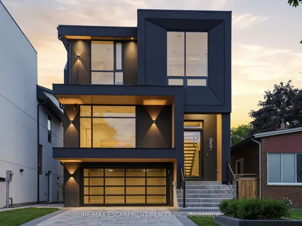 957 Halliday Ave, Mississauga, ON L5E 1P4