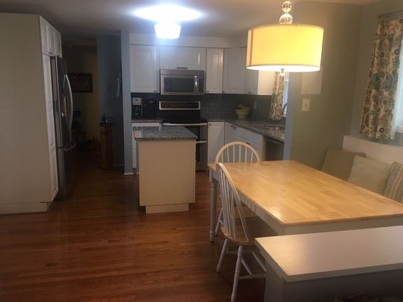 Kitchen & breakfast nook