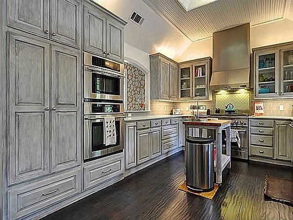 4th image of 5906 Bay Cove Dr