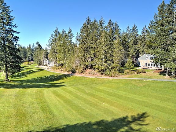3rd image of 251 E Michelle Dr