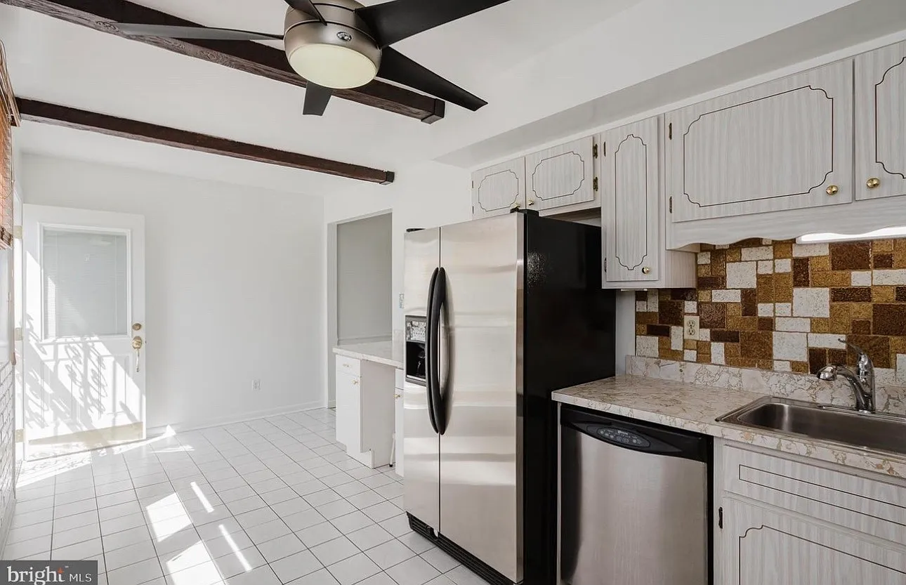 3 bed, 2.5 bath, 2100 sqft, $2,650 — Photo 4