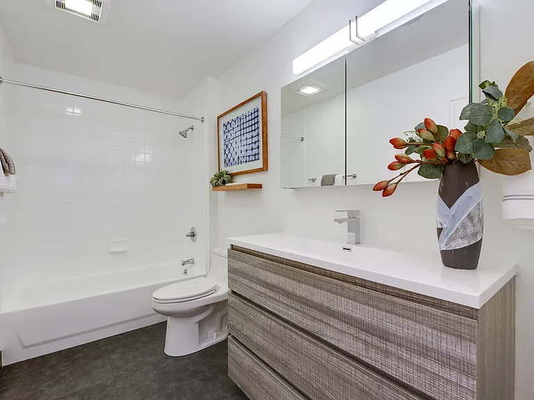 88 King St #110 — Photo 23