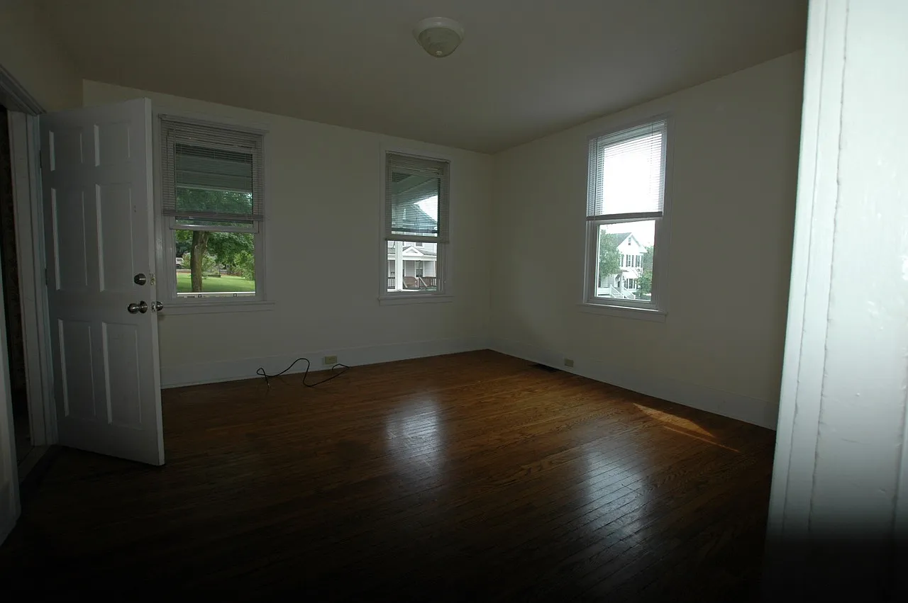 2 bed, 750 sqft, $950 — Photo 2