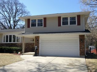 2145 Country Knoll Ct, Elgin, IL 60123