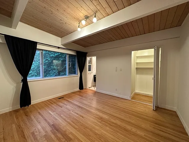 486 Craigmohr Dr — Photo 17