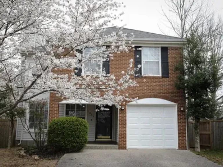 1034 Walesworth Dr — Photo 1
