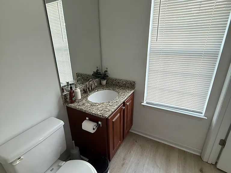 813 Selwyn Oaks Ct #B — Photo 13