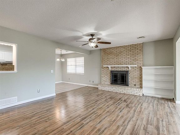 4th image of 2920 N Alexander Ln