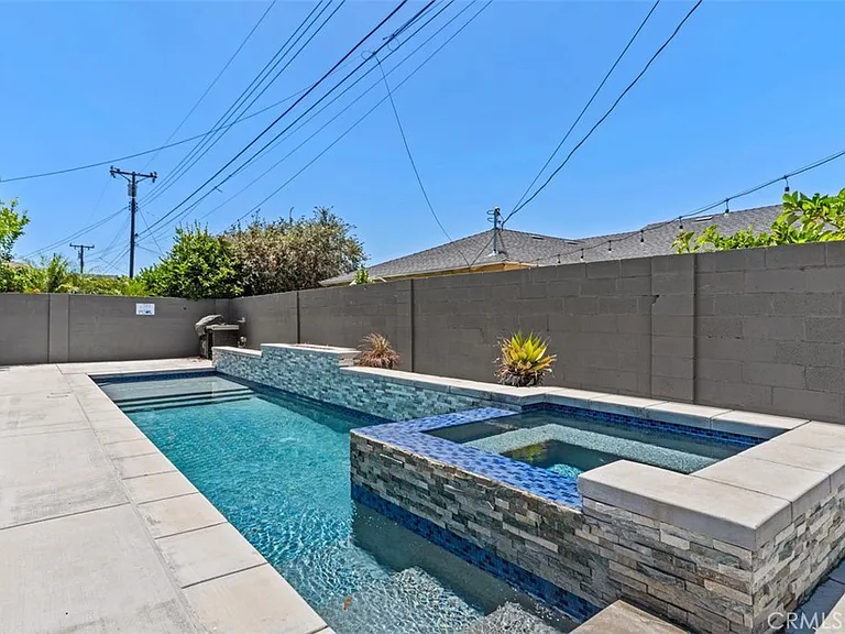 15881 Pilgrim Cir — Photo 24