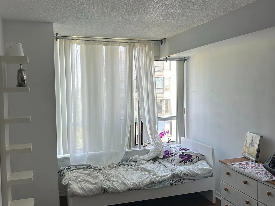 91 Townsgate Dr #1012