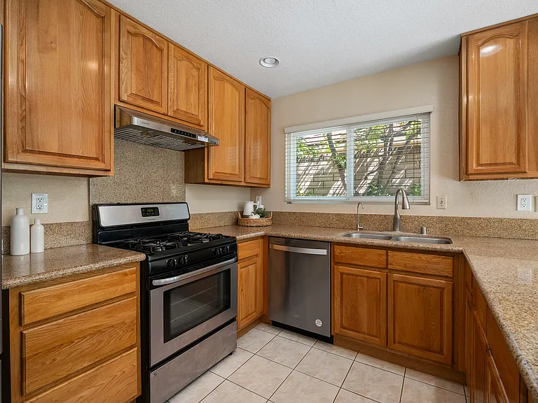 4068 Jeffrey Dr — Photo 10