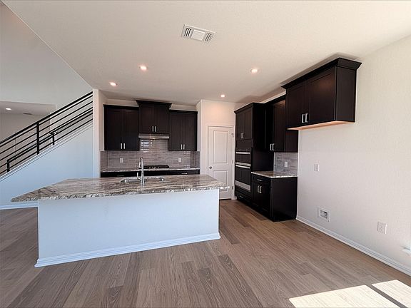 3rd image of 323 Elephant Island Loop