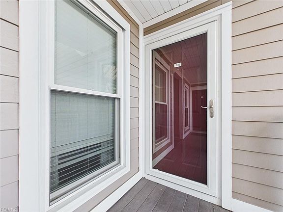 3rd image of 512 24th St APT 301
