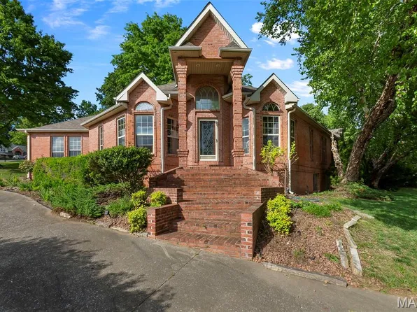 2204 Crown Point Dr, Cape Girardeau, MO 63701