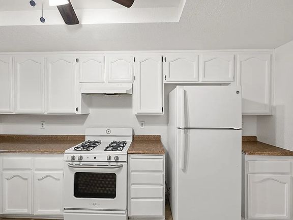 5th image of 995 Matthew Ct