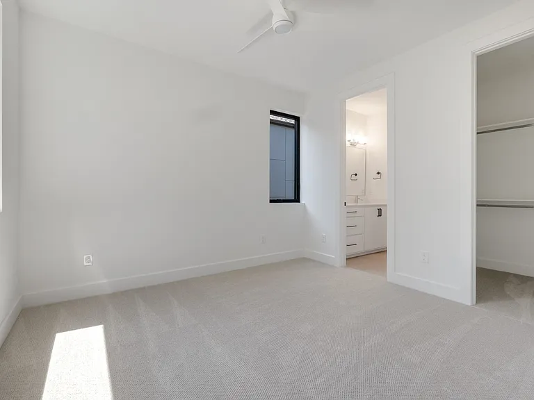 2324 Kirby St — Photo 31